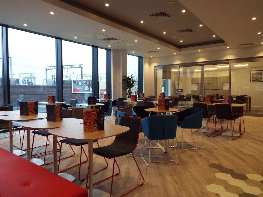 Holiday Inn Express Stockport 51/57
