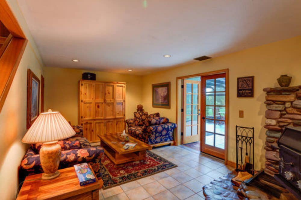 Moss Mountain Inn 21/28
