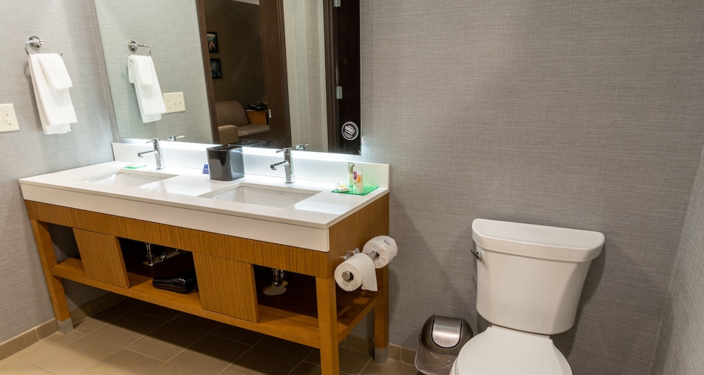 Hyatt Place West Des Moines/Jordan Creek 24/77