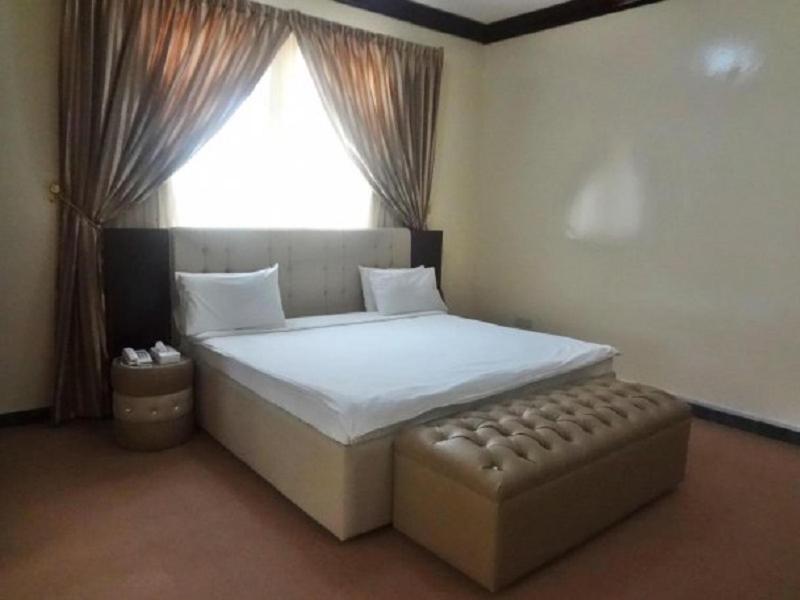 Corniche Palace Hotel 20/45