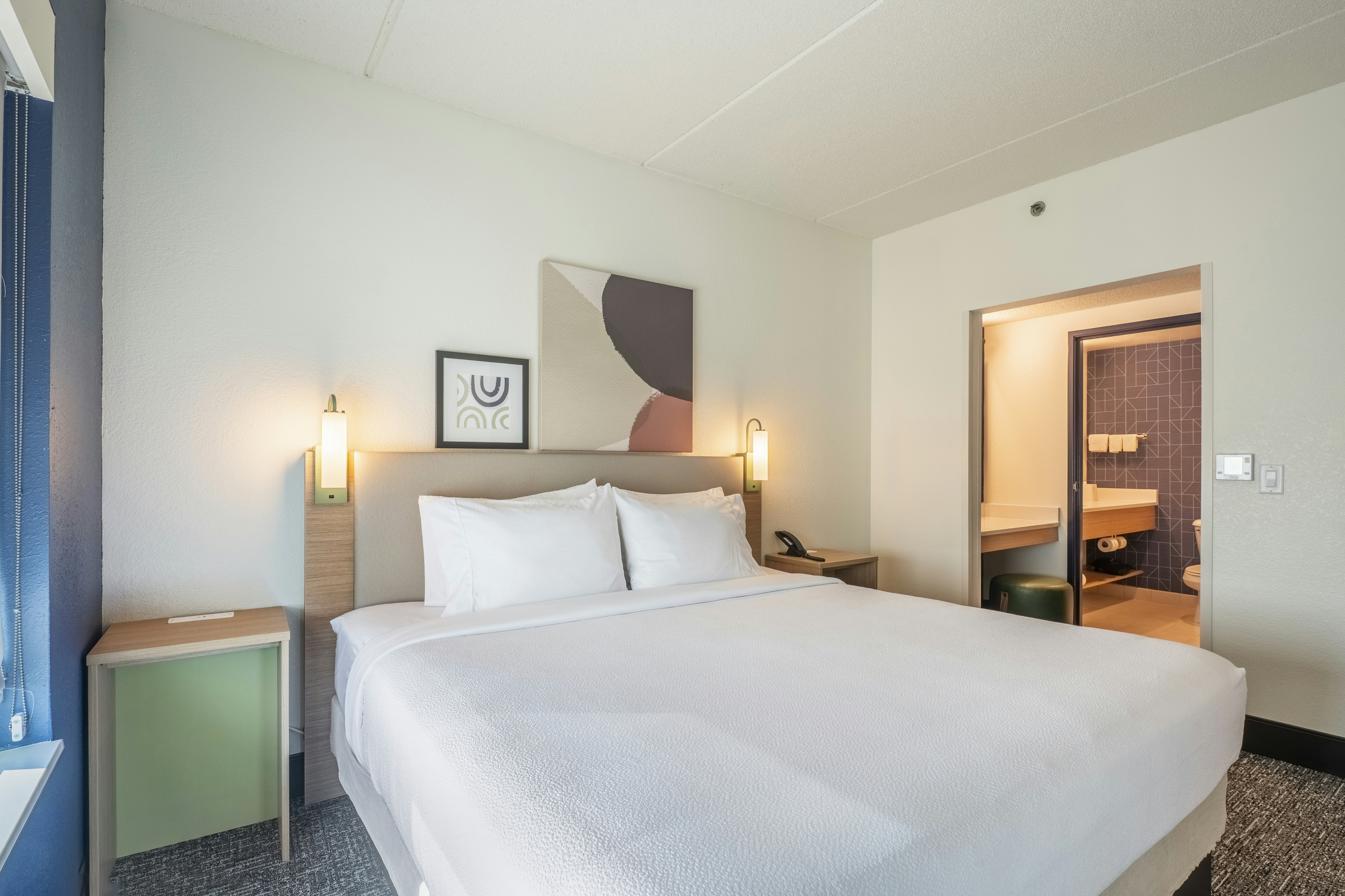 STUDIO, KING BED