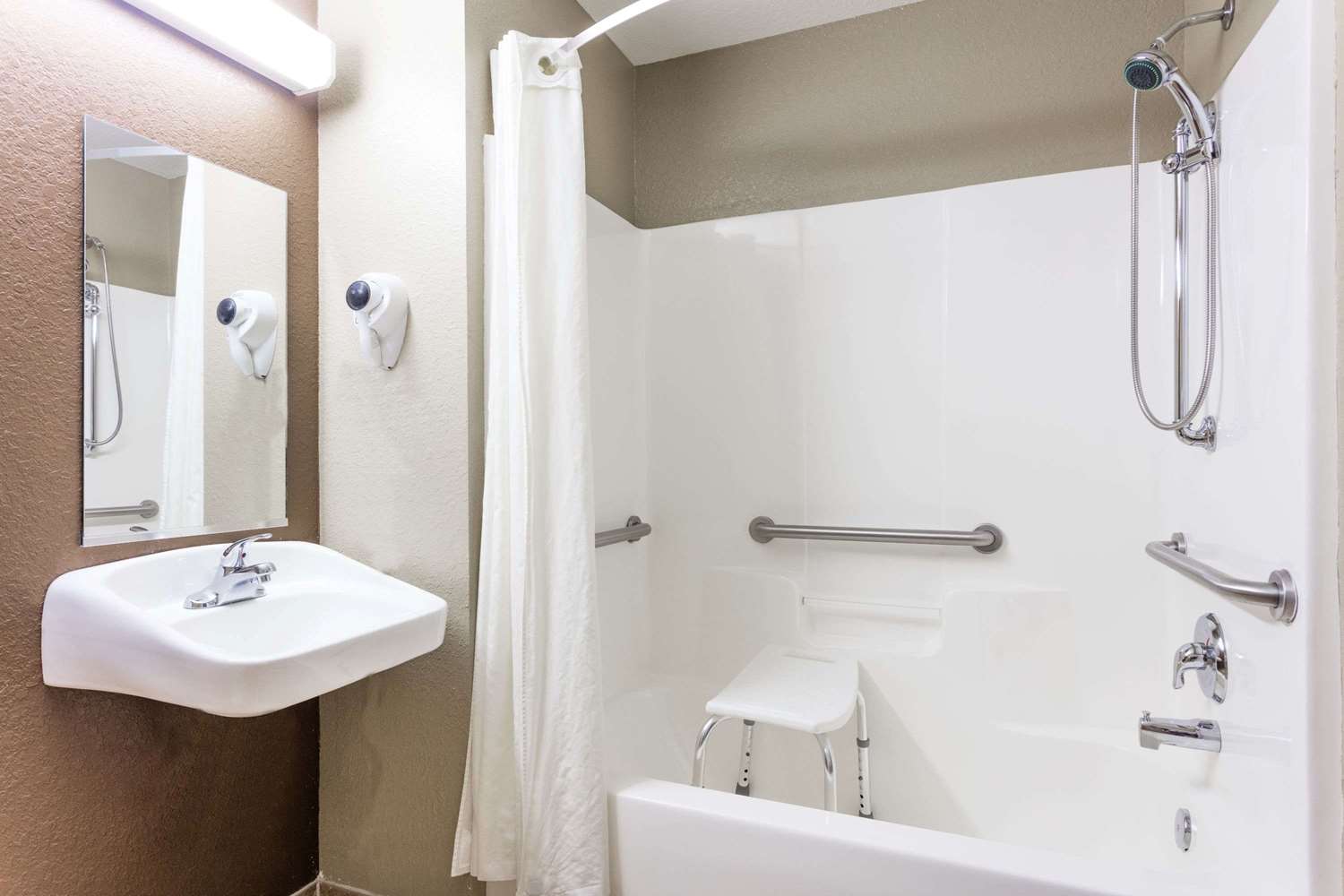 Microtel Inn Suites By Wyndham Macon 11/12
