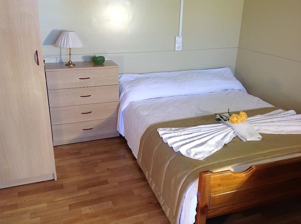 Chrissa Camping Rooms & Bungalows 12/33