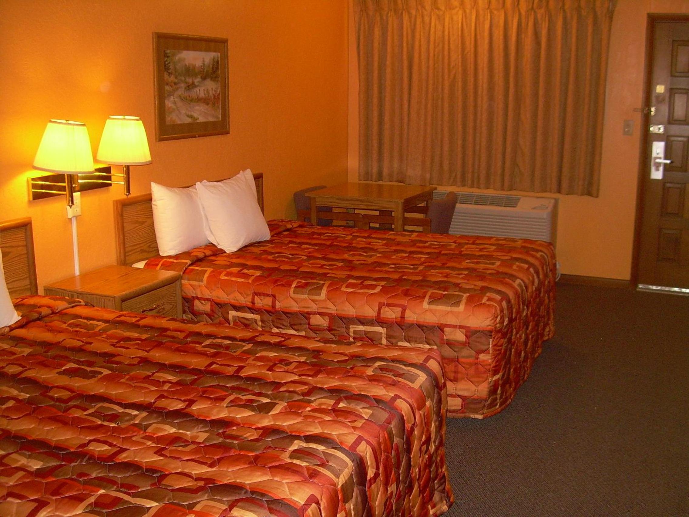 83 Motel 13/28