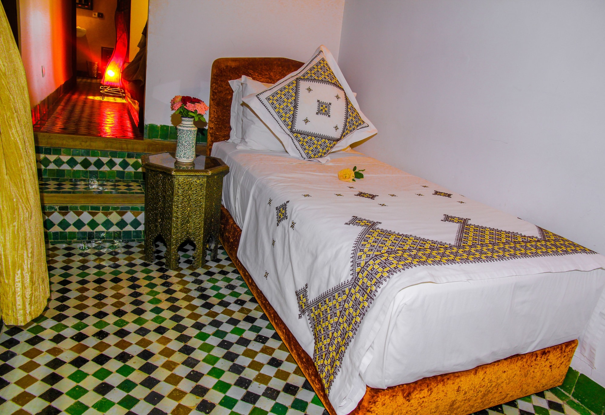 BASIC, TWIN BEDS