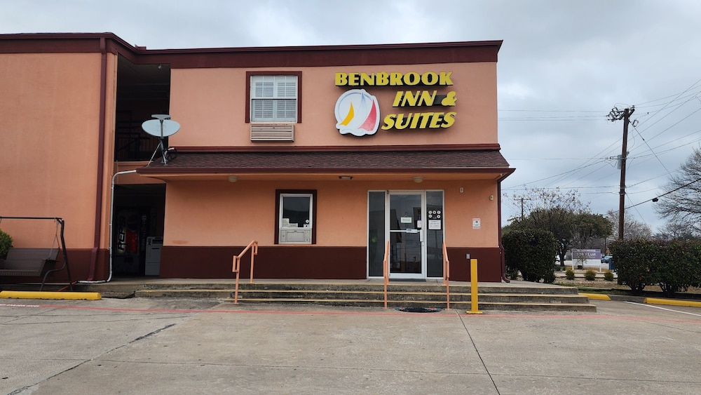 Benbrook Inn & Suites by Fort Worth I-20 29/34