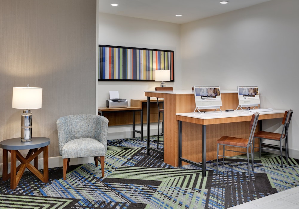 Holiday Inn Express Hotel & Suites San Antonio Nw Near Seaworld 61/76