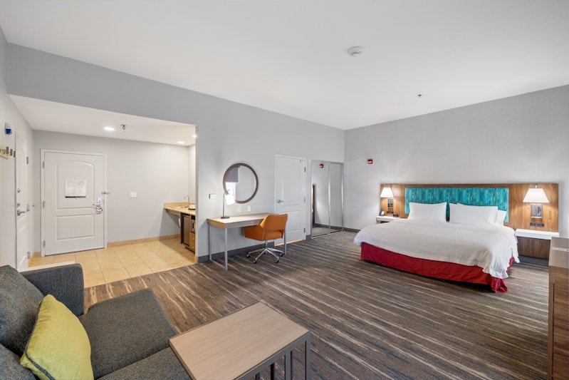 Hampton Inn Suites Madera 13/47