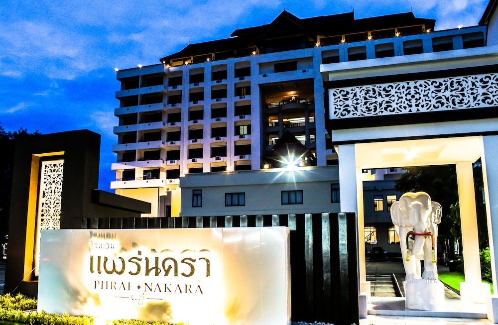 Phrae Nakara Hotel 2/36