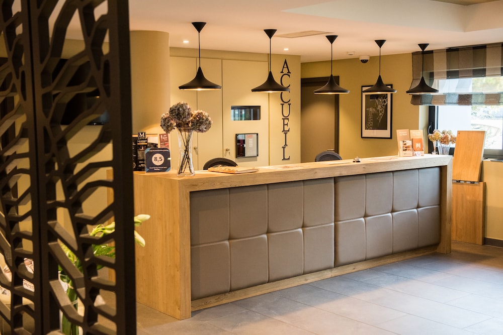 Brit Hotel Lodge 2/50