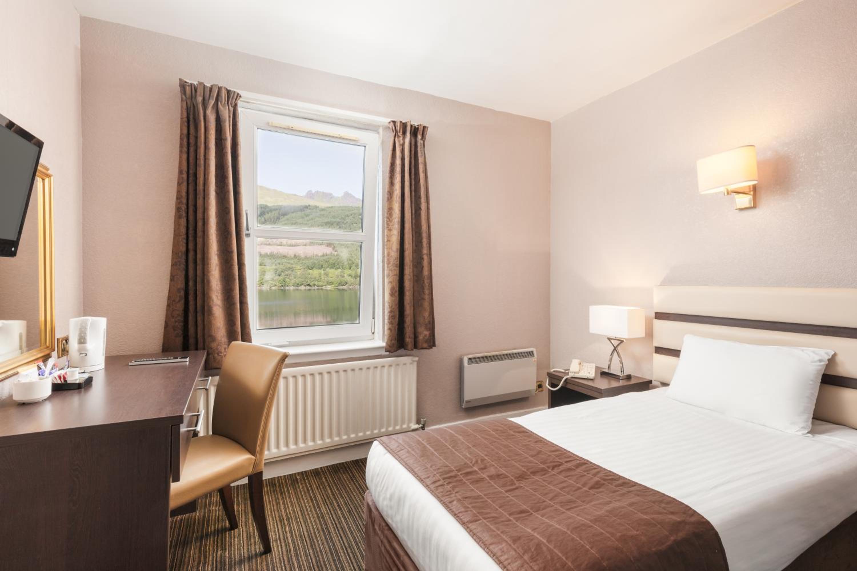 غرفة مفردة بسرير فردي