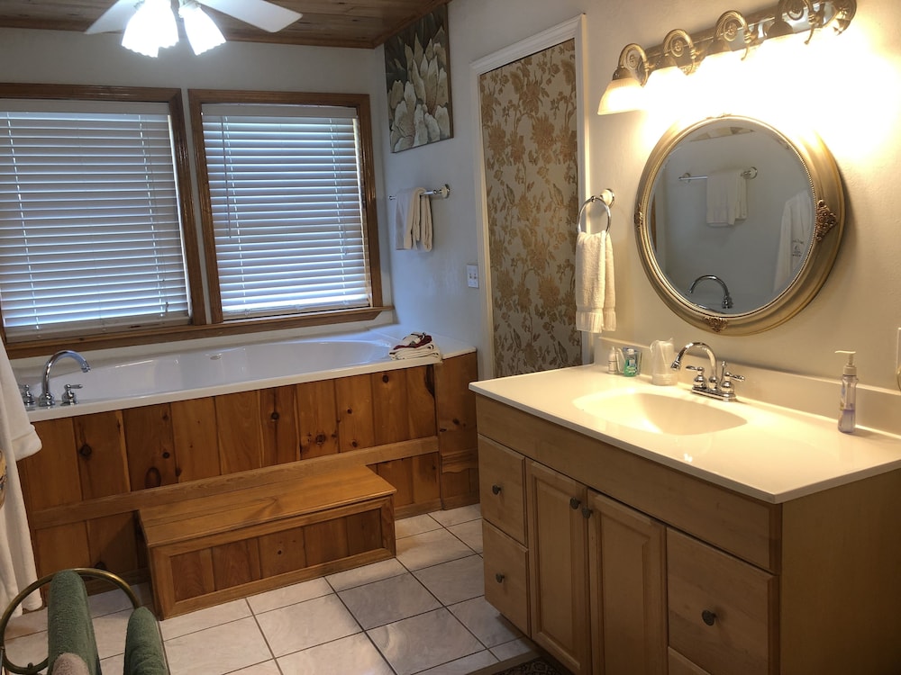 Echo Canyon Manor 73/76