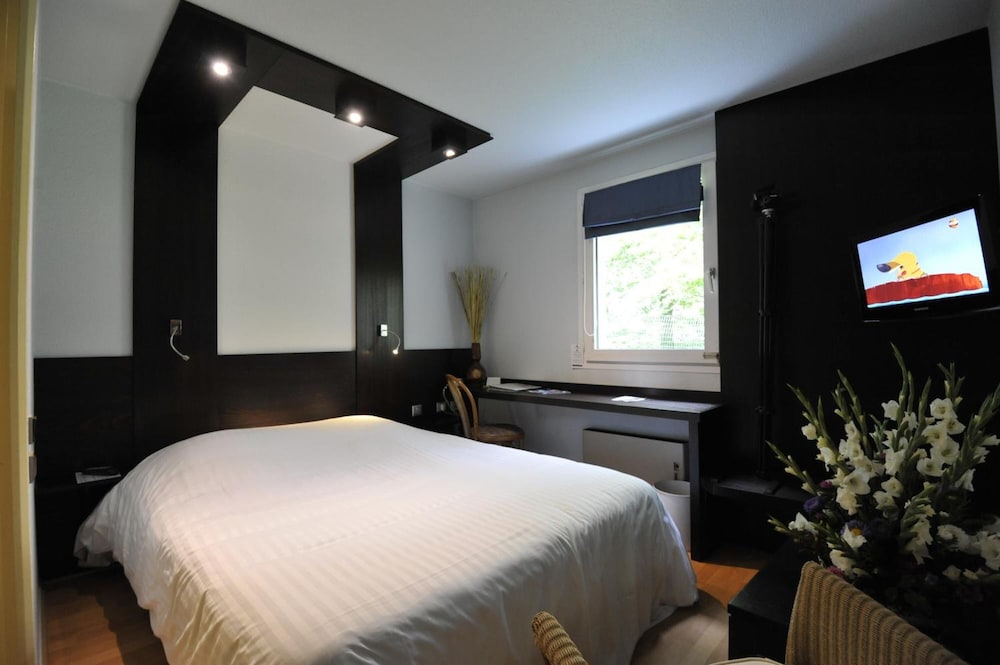 COTTAGE HOTEL 14/50
