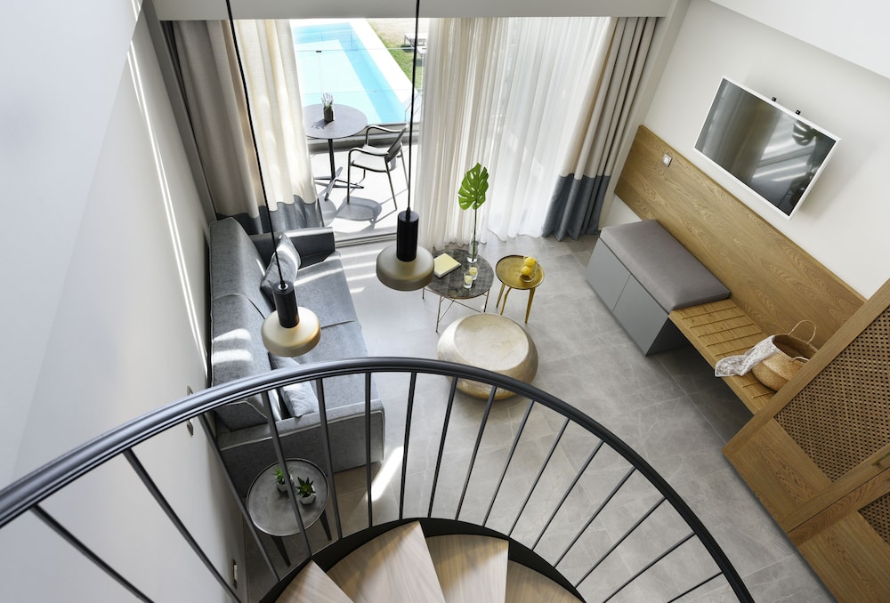 Serenity Suites 38/50