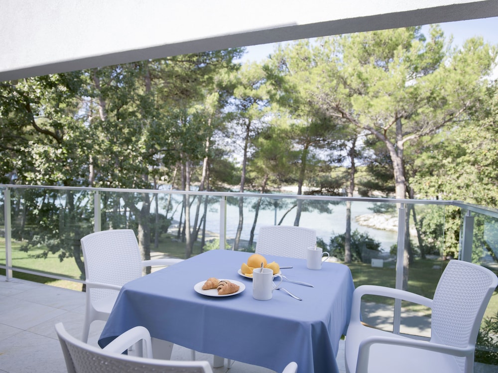 Crvena Luka Family Hotel 53/78