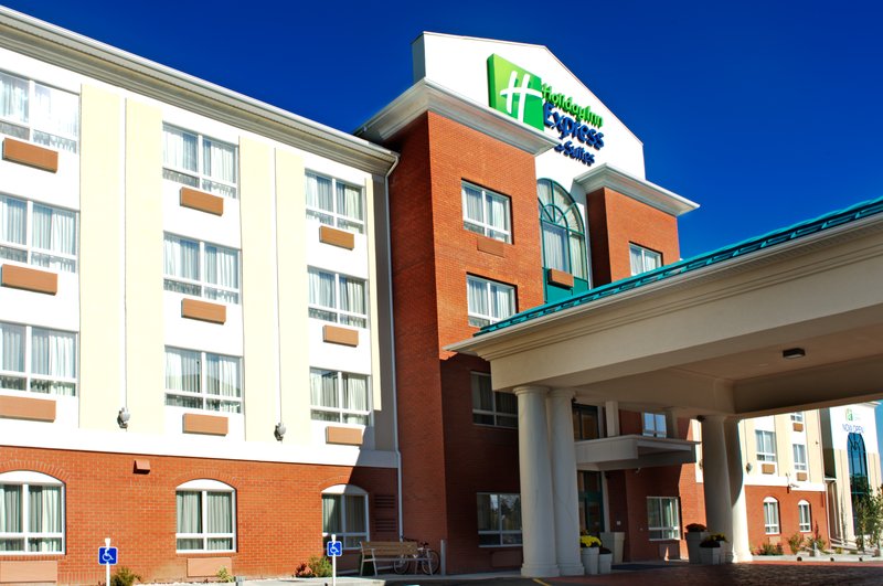 Holiday Inn Express Hotel Suites Edson 2/50