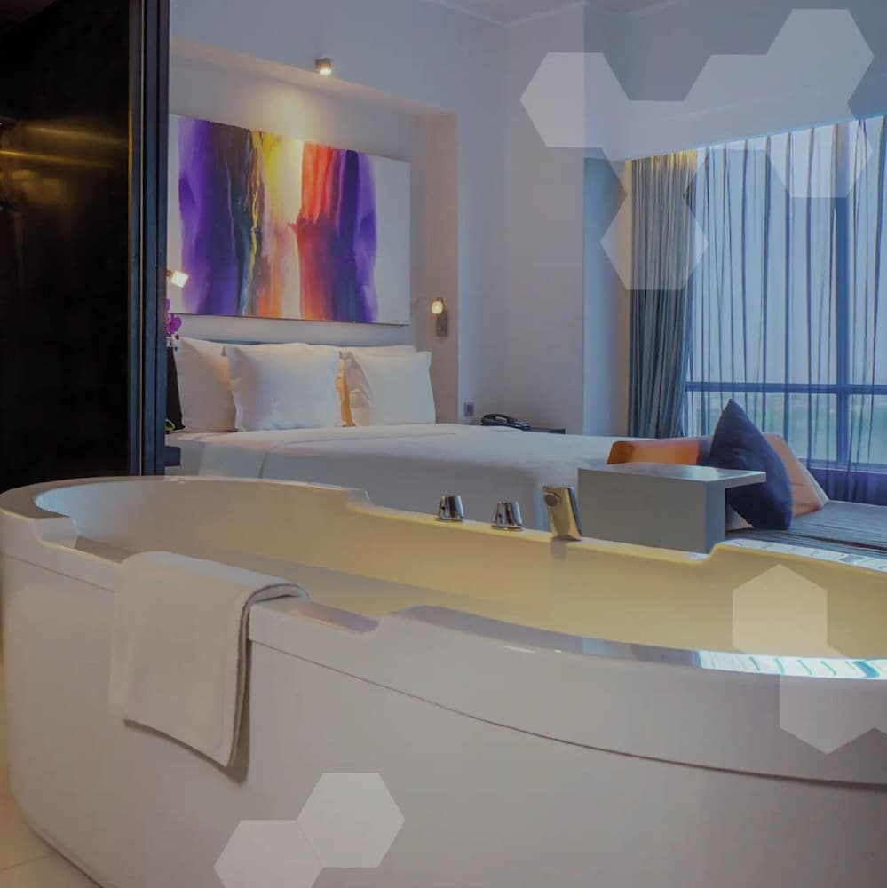 ARTOTEL TS Suites Surabaya 33/34