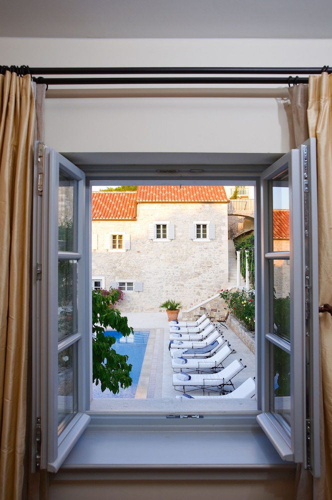Hotel Martinis Marchi 5/50