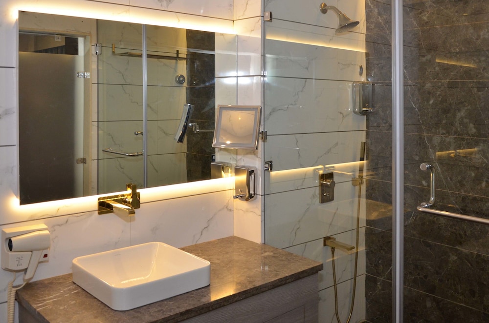 Hotel Sawera Grand 41/46