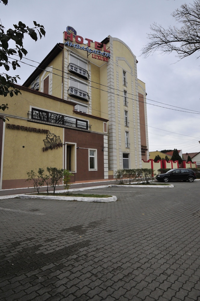 Ambassador Hotel 4/50