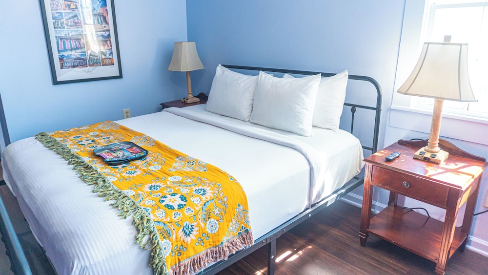 Historic Mardi Gras Inn 26/50