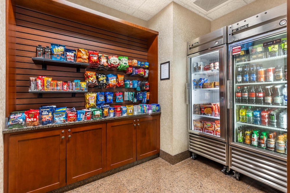 Drury Inn and Suites St Louis Forest Park 4/49