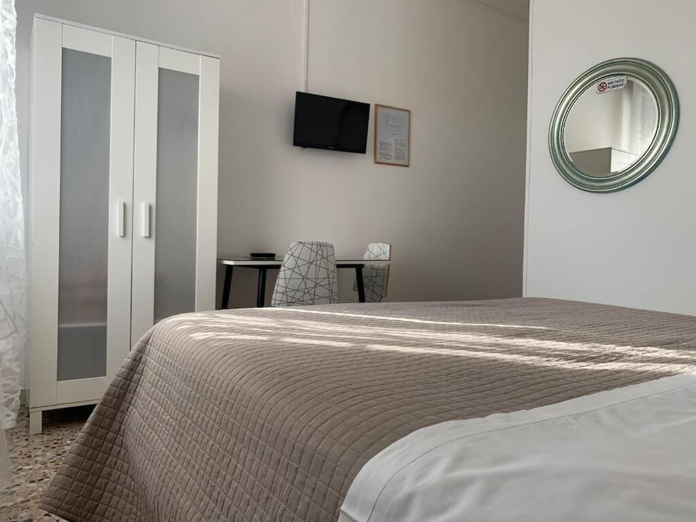 Albergo Moderno 7/33