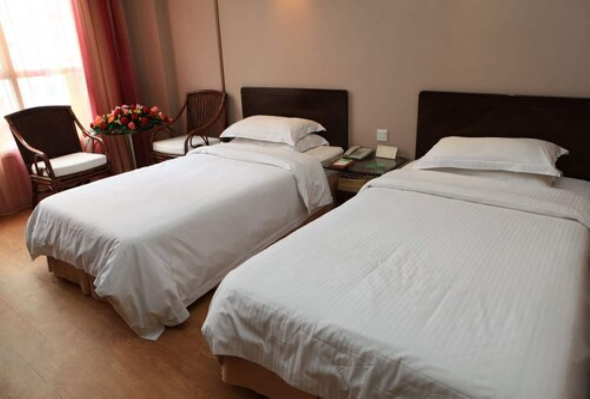 DELUXE, TWIN BEDS