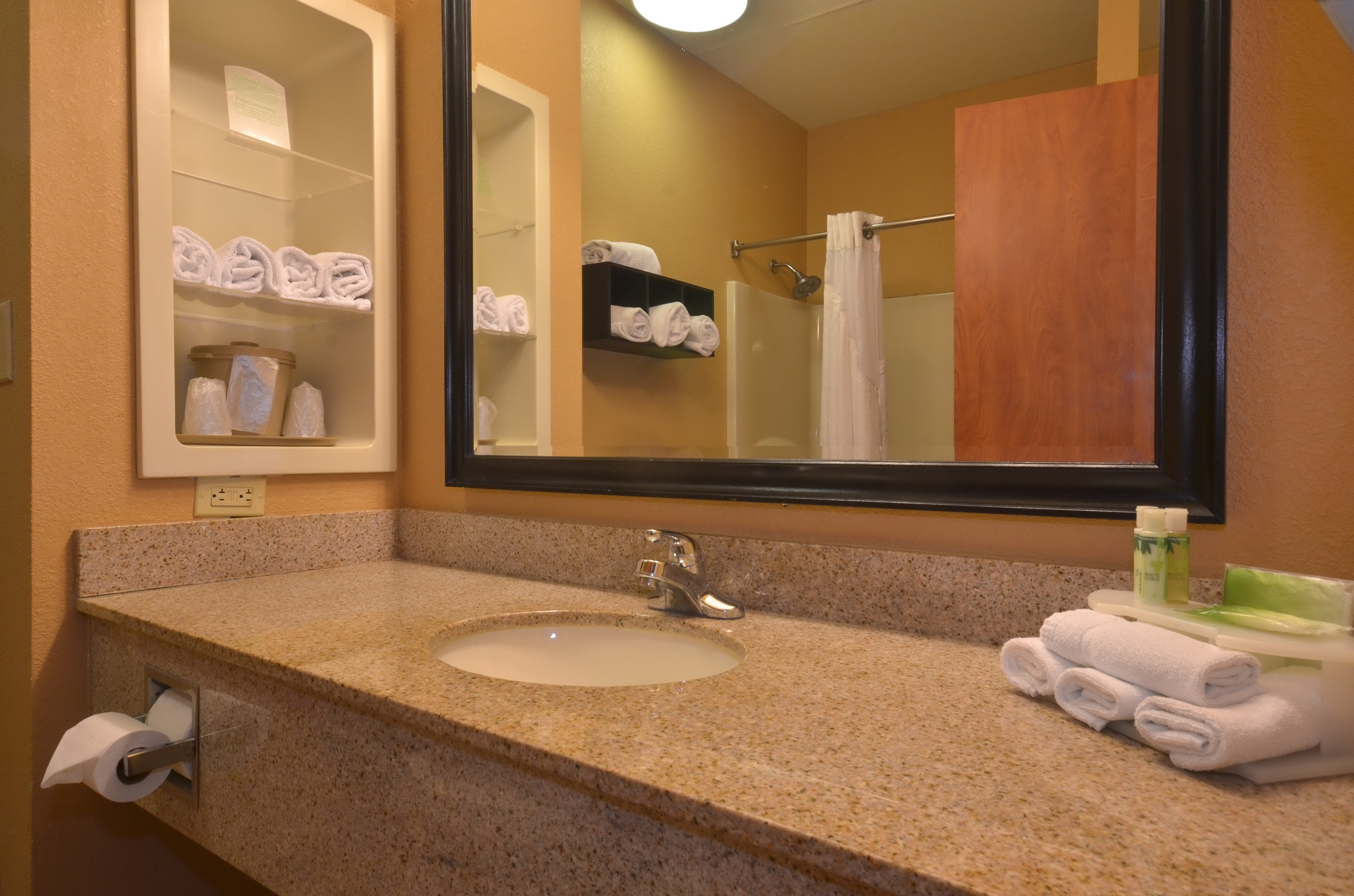 Holiday Inn Express Hotel And Suites Pine Bluff Pines Mall 53/54
