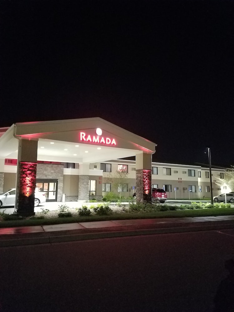 Ramada By Wyndham Minneapolis Golden Valley 3/42