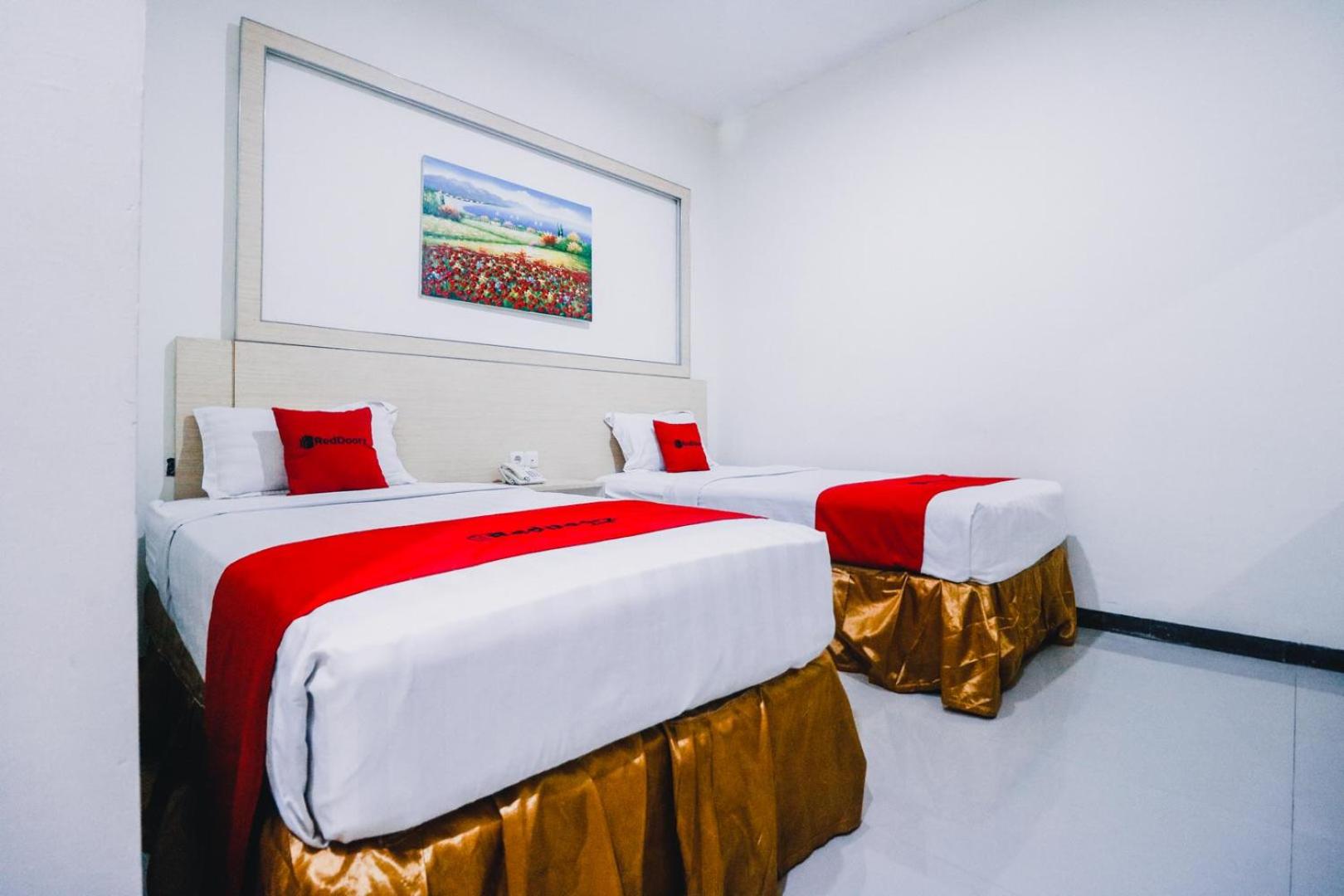 Standard, Twin Beds