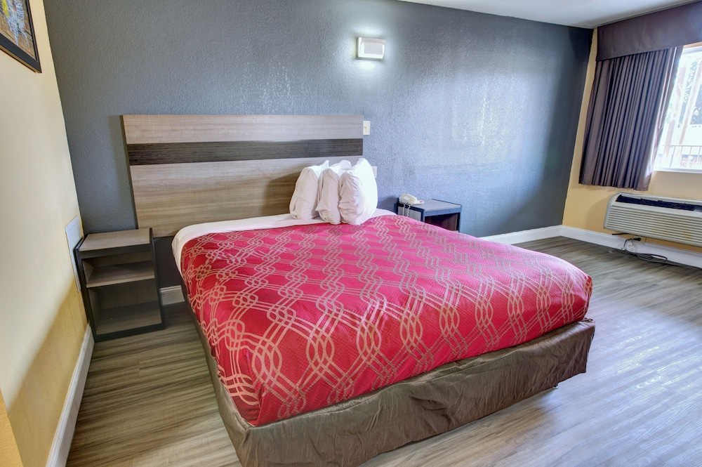 ROOM, KING BED, ACCESSIBLE