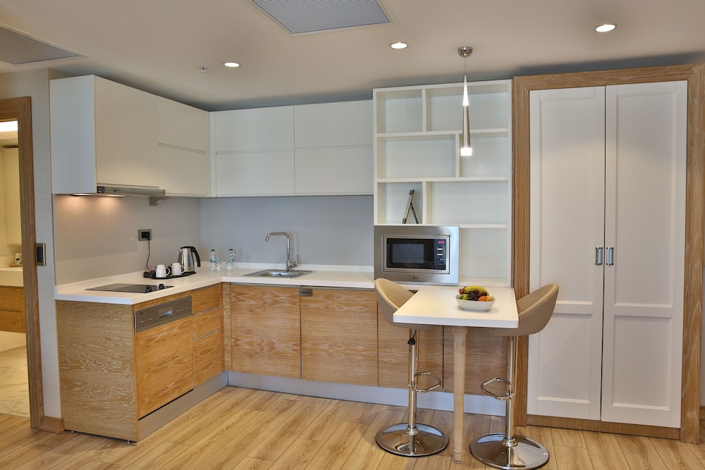 Bof Hotels Ceo Suites 68/73
