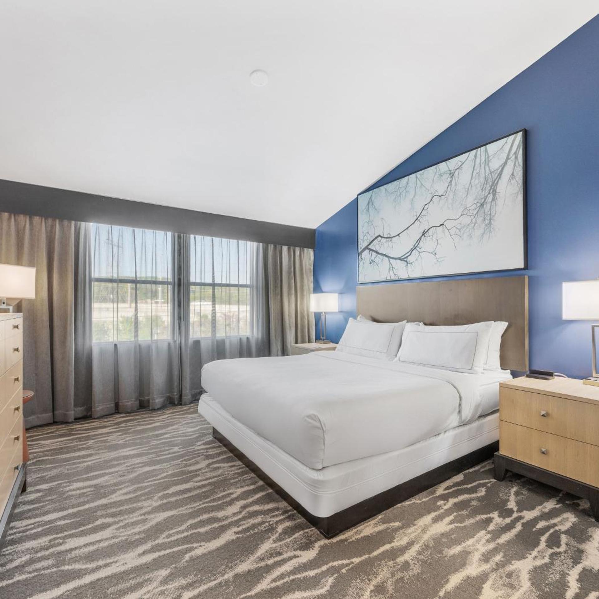 2 ROOMS, SUITE, KING BED, COURTYARD VIEW