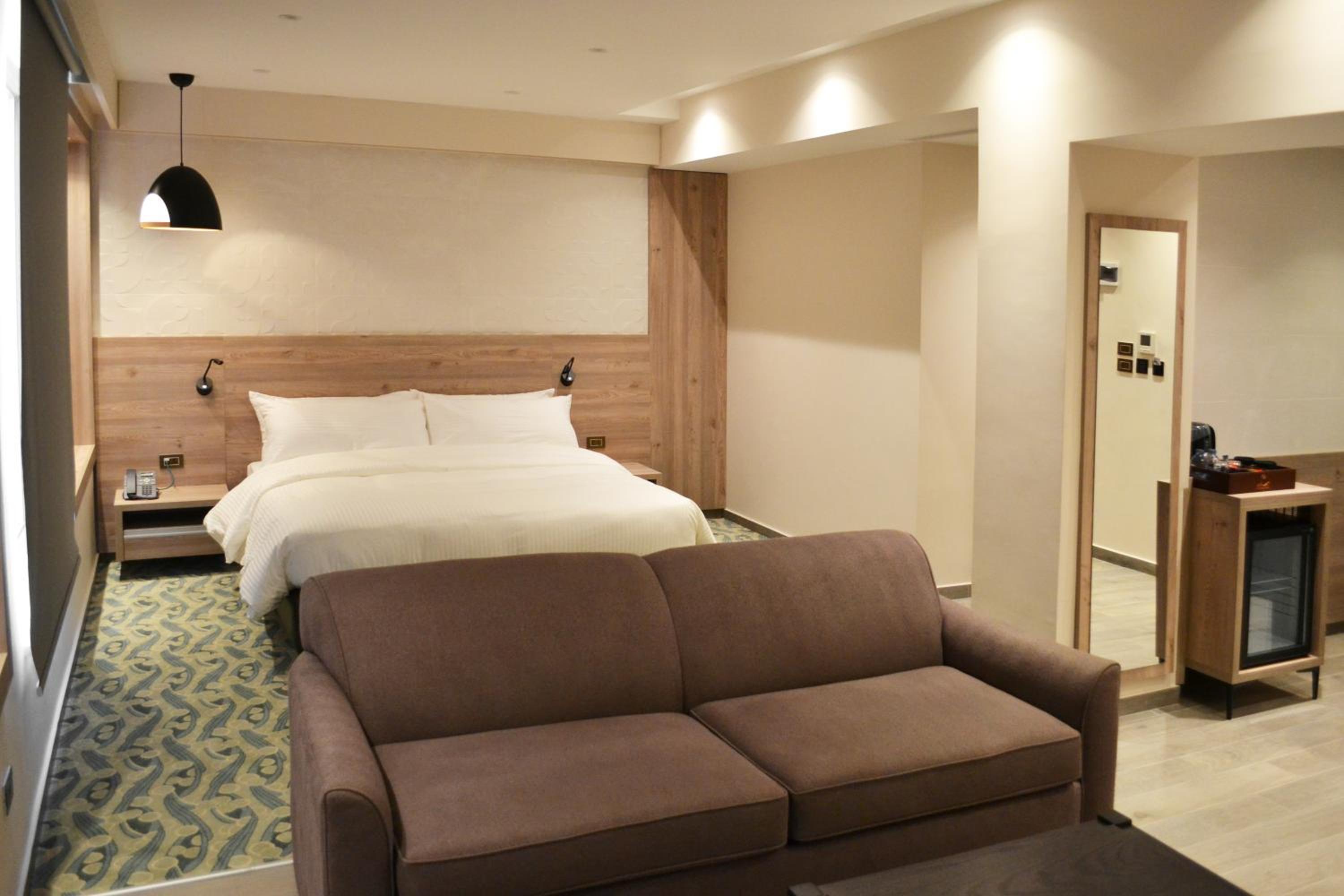 غرفة قياسية بسرير مزدوج، Ambassador Hotel 5/10