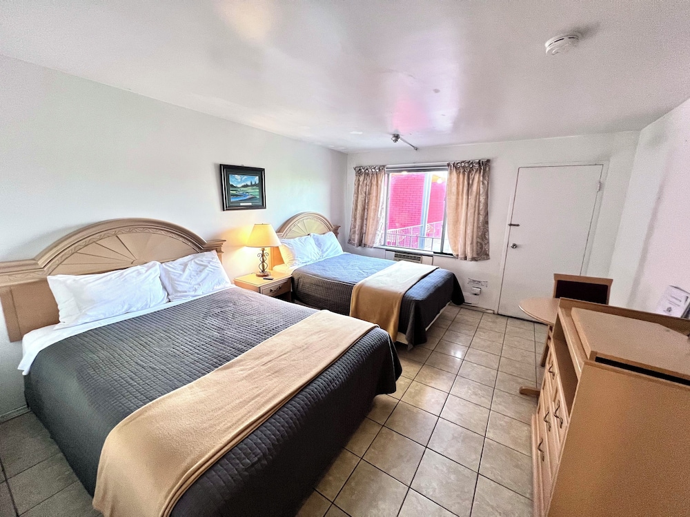 COMFORT, 2 QUEEN BEDS