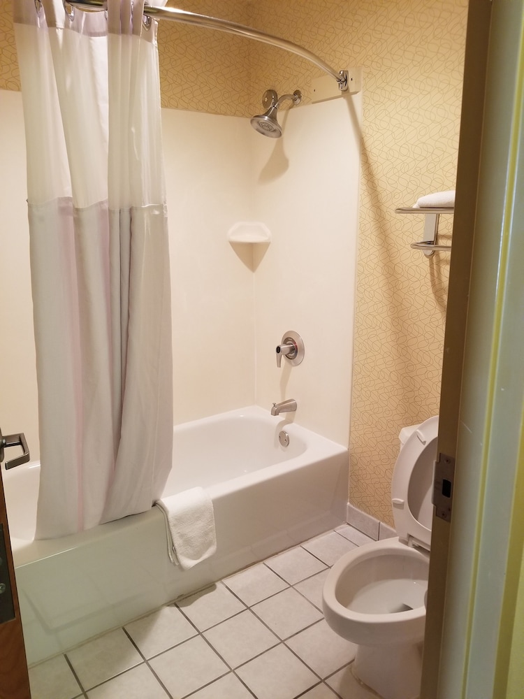 Days Inn By Wyndham Tulsa Central 18/42