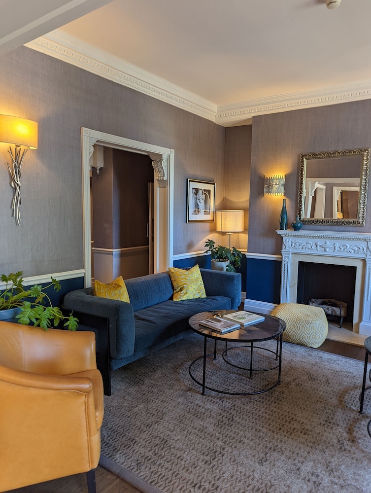 Richmond Hill Hotel 41/65