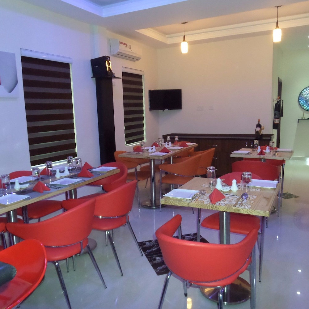 Rightgate Hotel & Suites 23/30