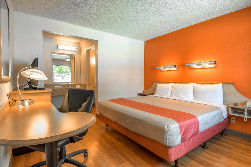 Motel6 Carlsbad, CA - Near Legoland 16/53