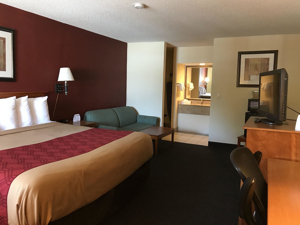 Red Carpet Inn Norwalk CT 6/45