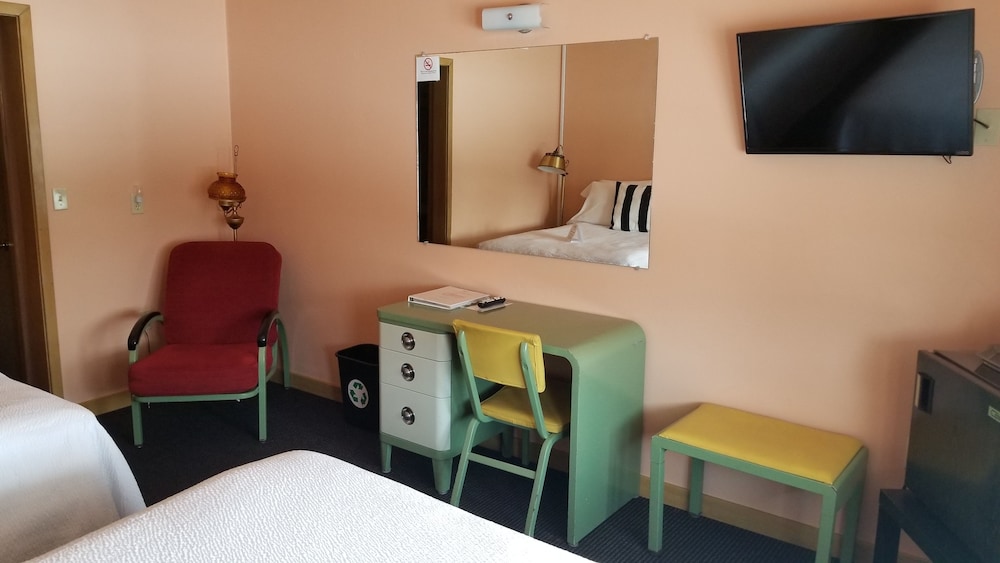 Holiday Music Motel 29/64