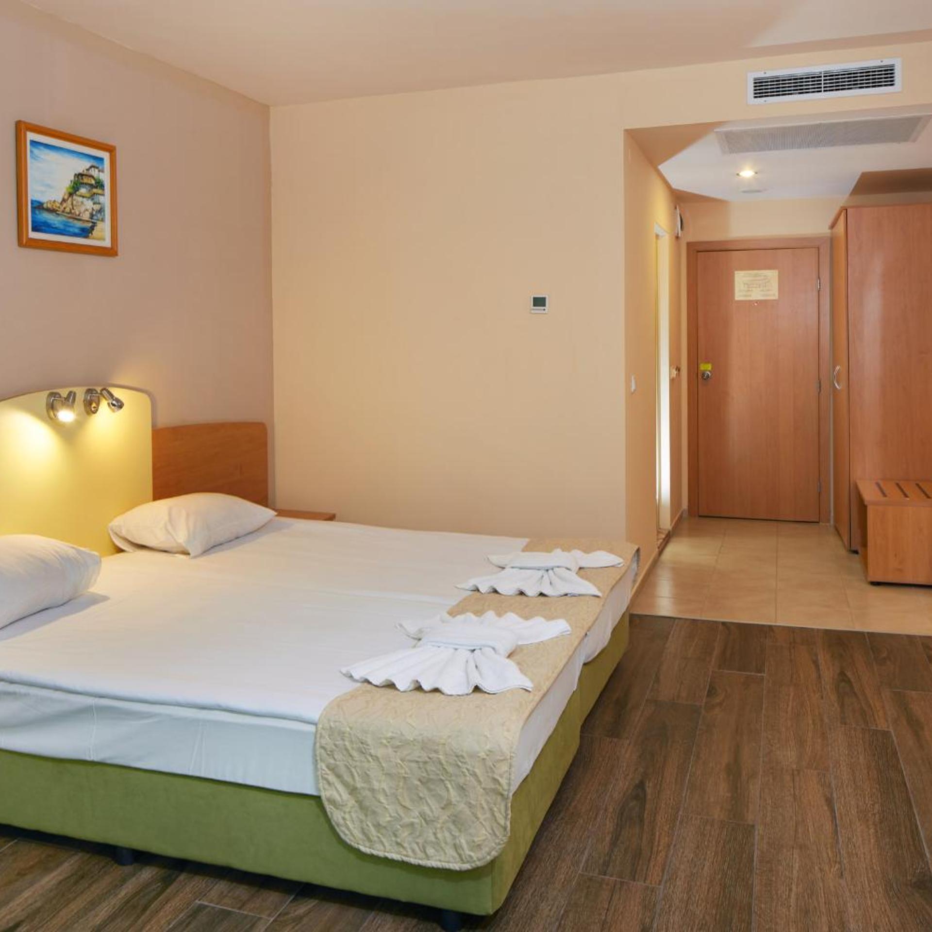 غرفة بسرير كينج بشرفة، Diamond Hotel 4/10