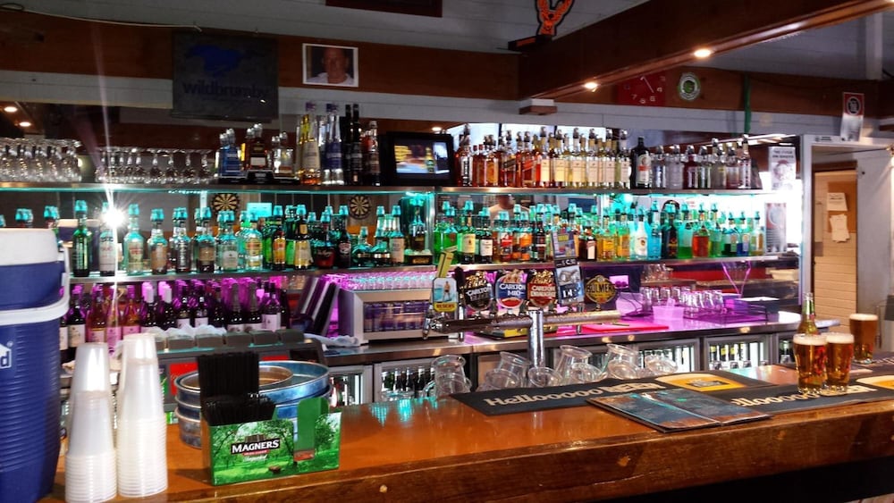 LAKE JINDABYNE HOTEL 50/75