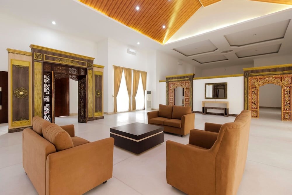 RedDoorz Premium @ Gandaria Jagakarsa 25/35