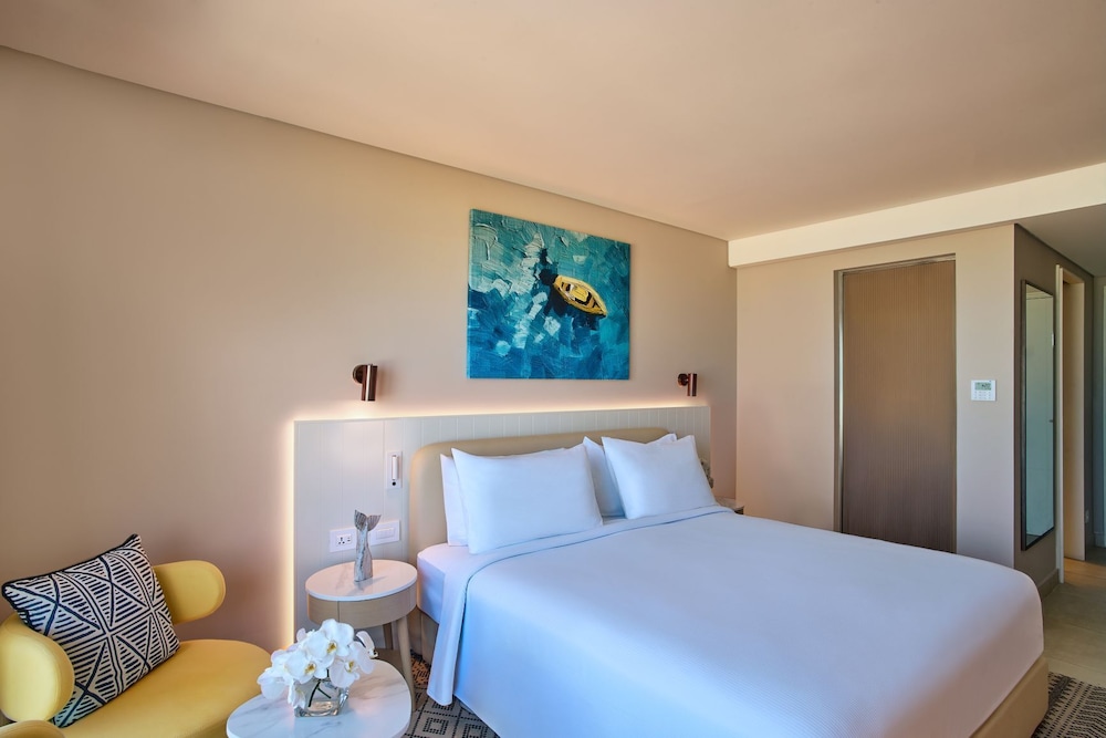 Marina, King Bed, City View