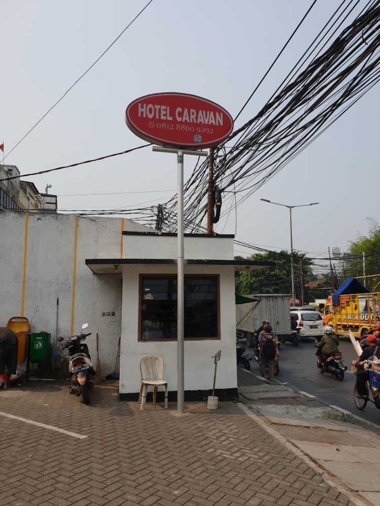 Hotel Caravan 2/49