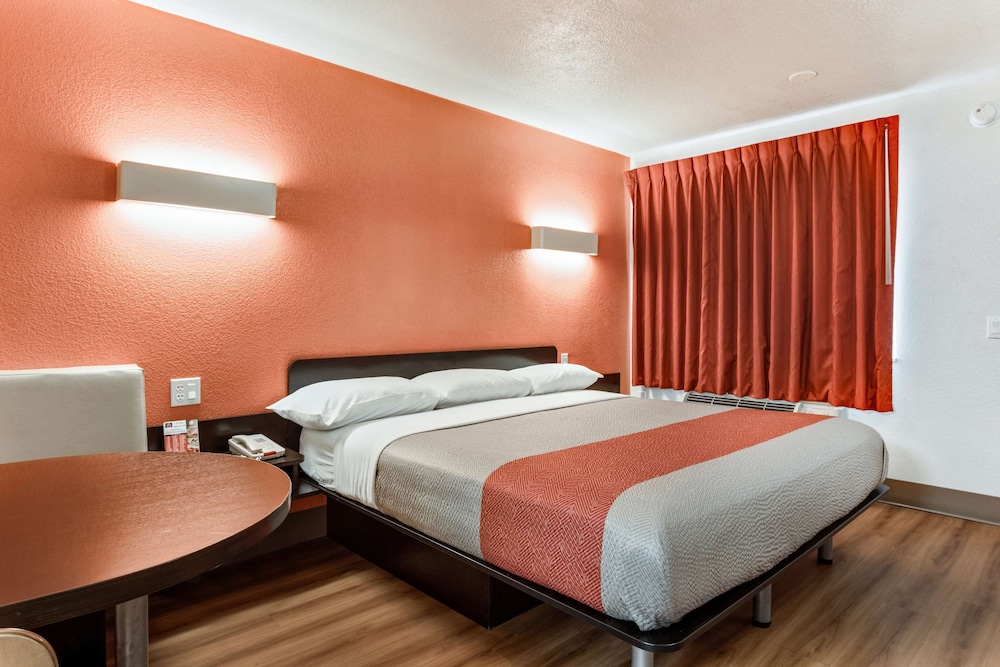 Motel6 Youngstown, OH 8/31