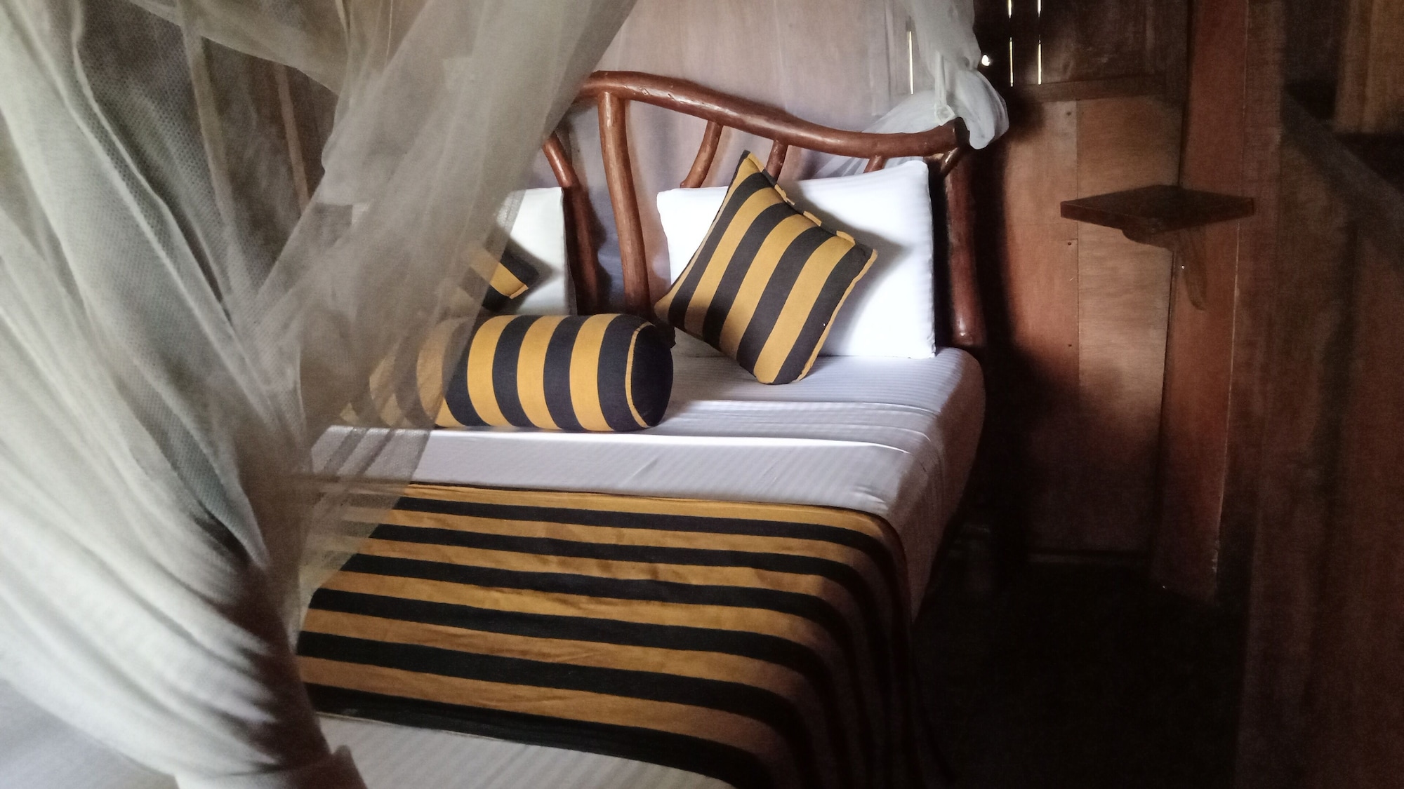TREE HOUSE, TRADITIONAL, QUEEN BED, MOUNTAIN VIEW