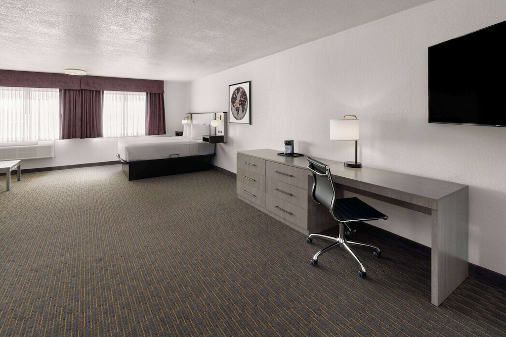 SYLO Hotel Denver Airport, a Ramada by Wyndham 43/57